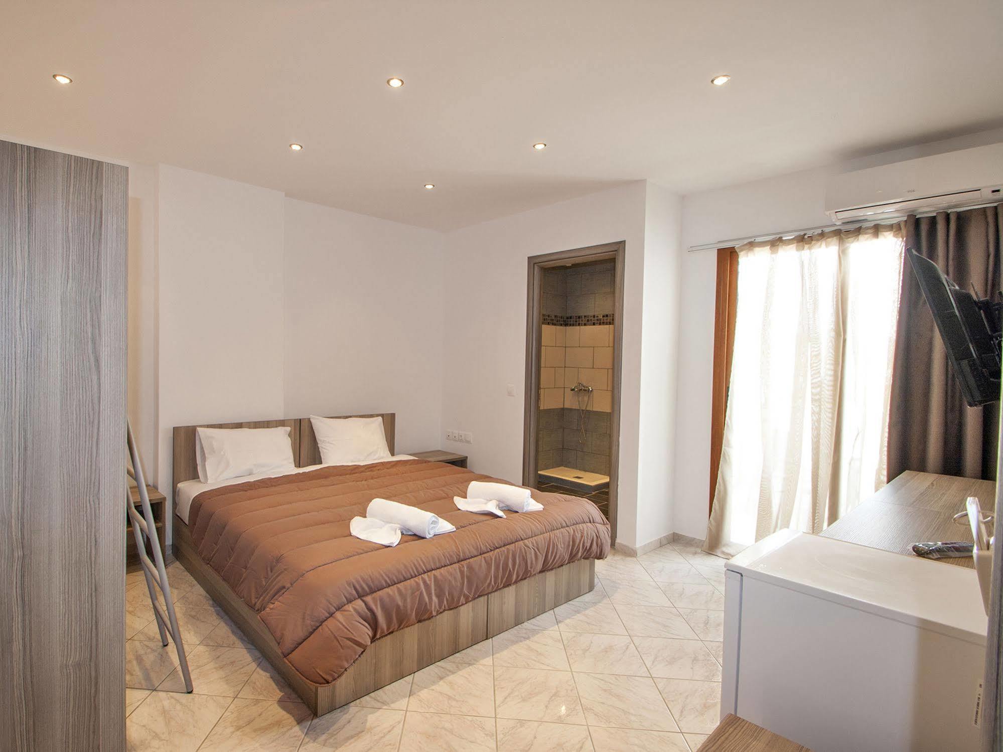 Pineapple Skiathos Exterior photo
